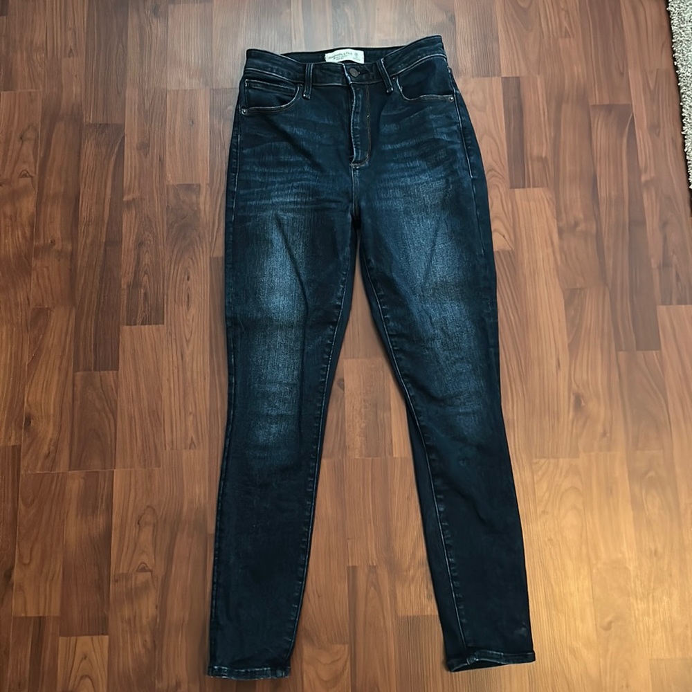 Size 26 short Abercrombie & Fitch super skinny high rise curve love jeans.
